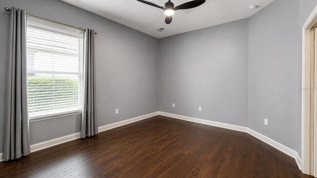 Building Photo - 439 Chelsea Ave