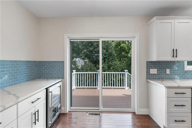 Building Photo - 8 Seabreeze Terrace