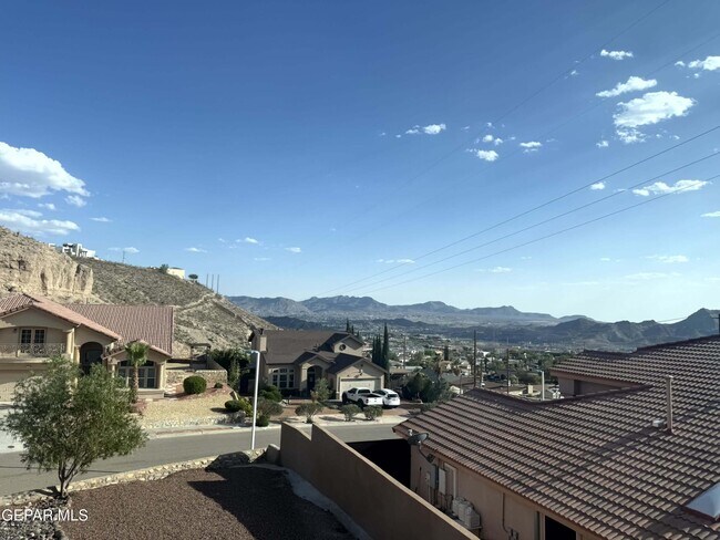 Building Photo - 317 Zenith Dr