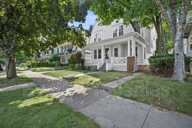 Building Photo - 1818 College Ave