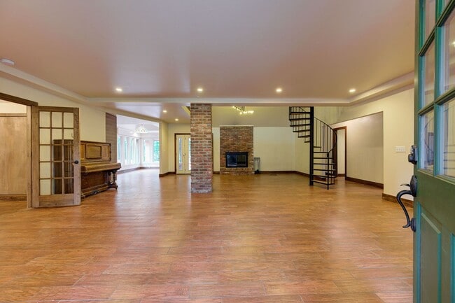 Building Photo - 2429 Cedar Oak Dr