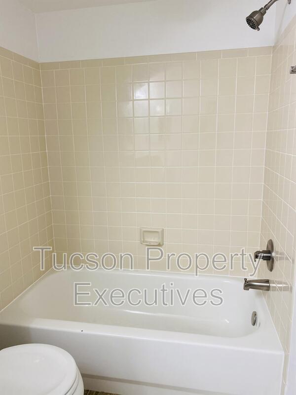 Building Photo - 9599 N Crestone Dr