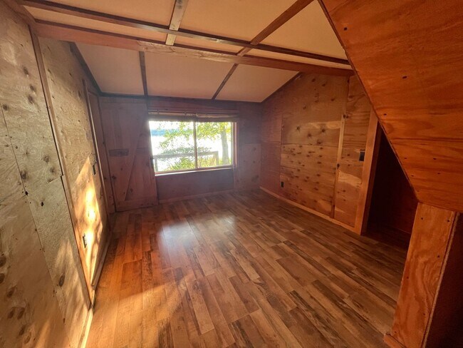 Building Photo - Lake house at Unity