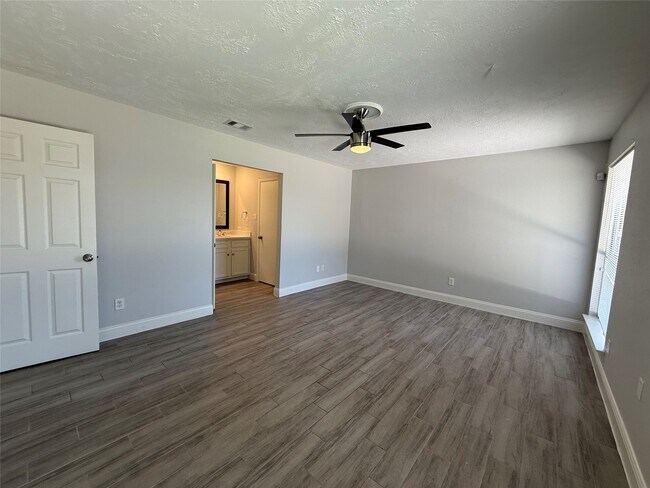 Building Photo - 9503 Homeland Dr