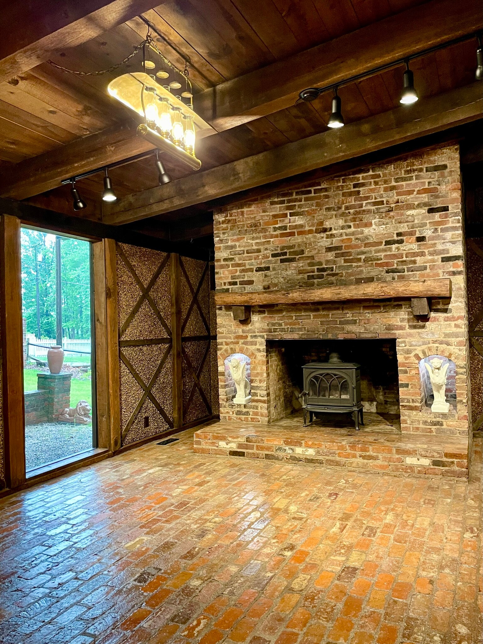 Building Photo - 3908 Waterton Rd