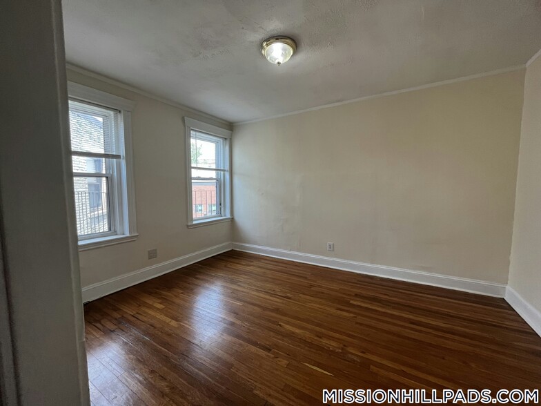 Building Photo - 360 Riverway