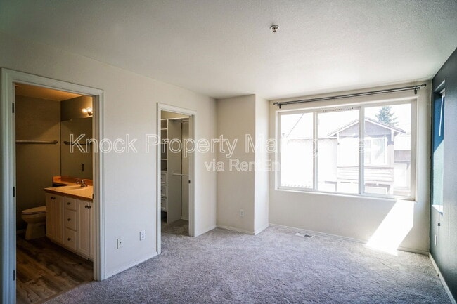 Building Photo - 13970 SW Scholls Ferry Rd