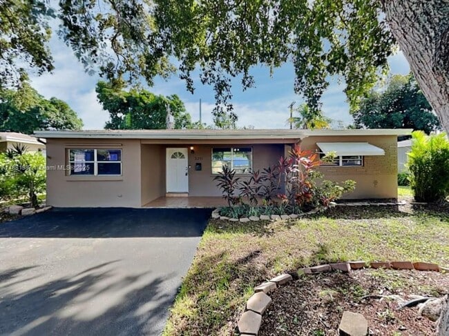 Building Photo - 3211 SW 64th Terrace