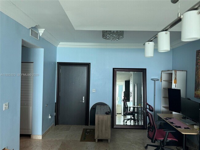 Building Photo - 900 Biscayne Blvd