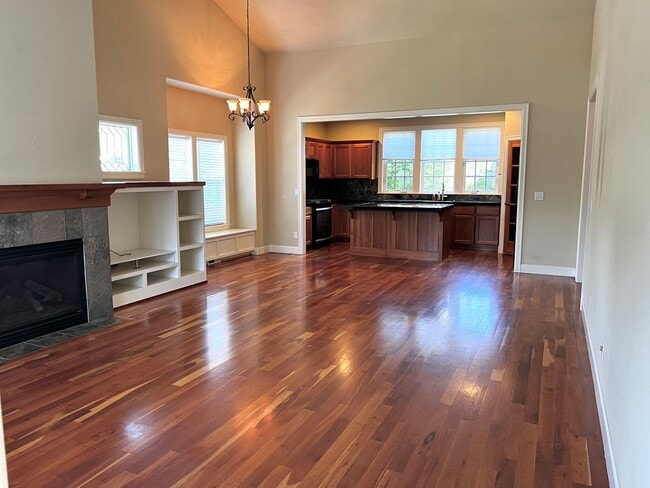 Building Photo - Century Drive Retreat Home - Minutes to Mt...