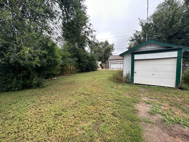 Building Photo - Charming 2 bedroom 1 bath home!