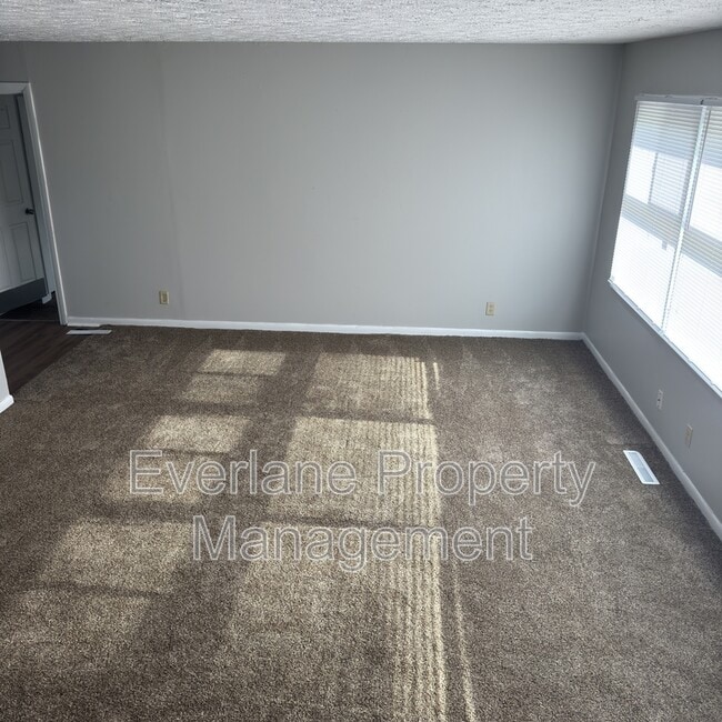 Building Photo - 4030 N Catherwood Ave