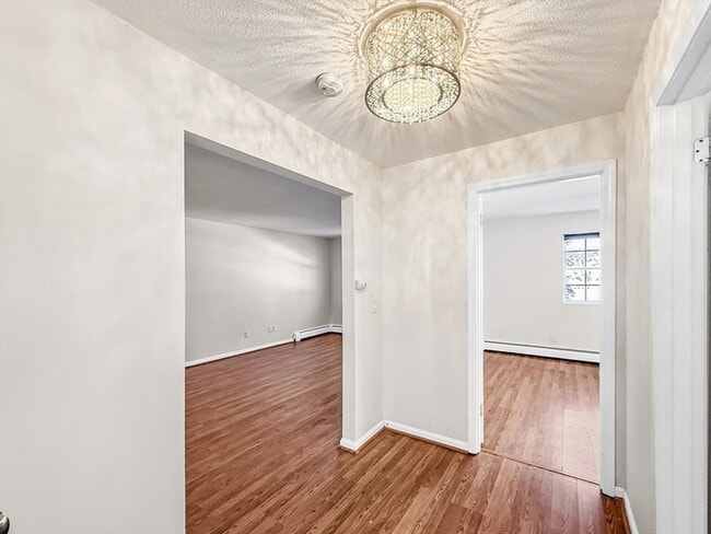 Building Photo - 6 Venice St