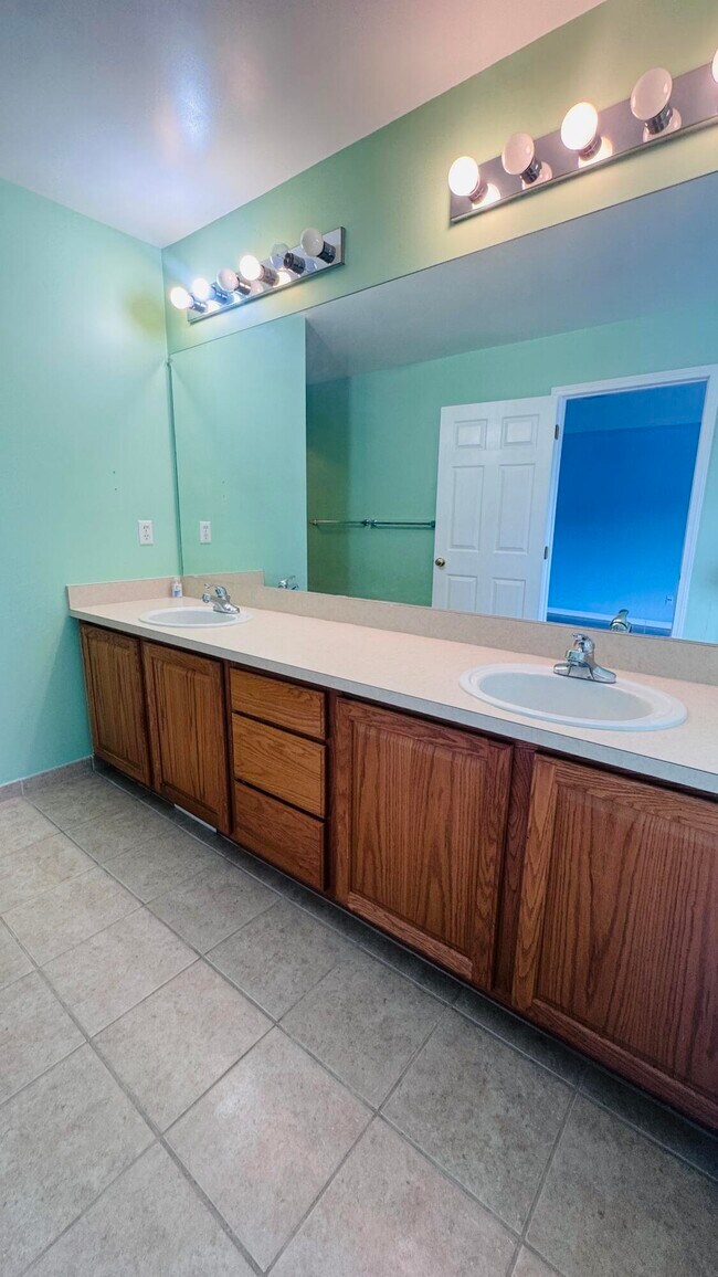 Building Photo - 37572 Newburgh Park Cir