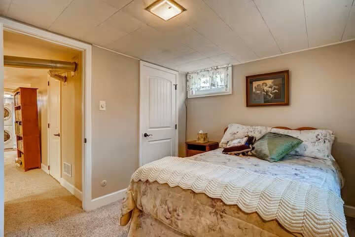 Building Photo - 1367 S Beach Ct