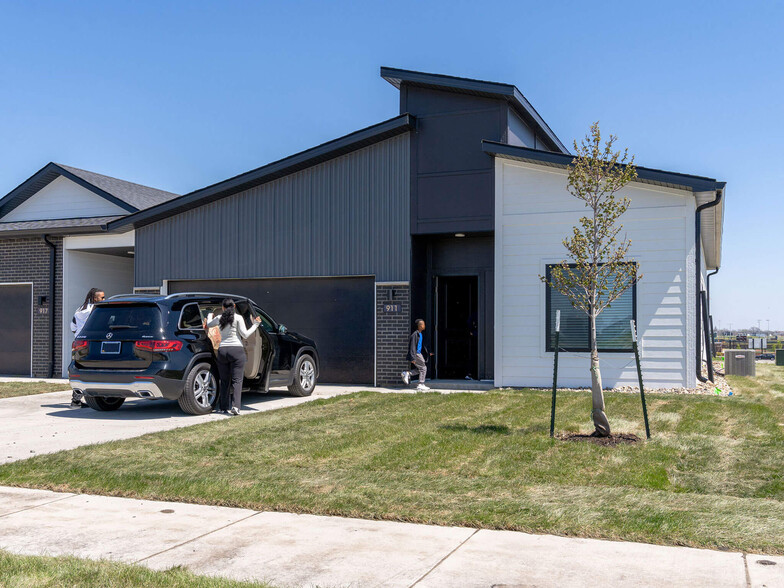 Primary Photo - Rialto Townhomes