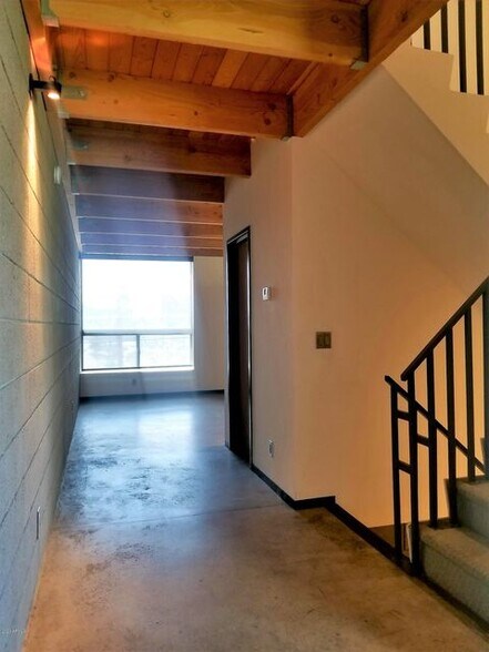 Building Photo - 525 E Willetta St