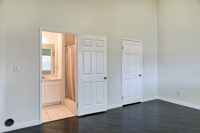 Building Photo - Beautiful 3 Bedroom Sylmar Home