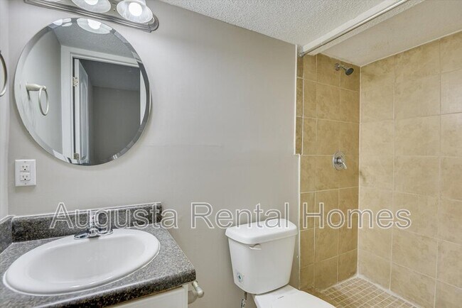 Building Photo - 2905 Arrowhead Dr