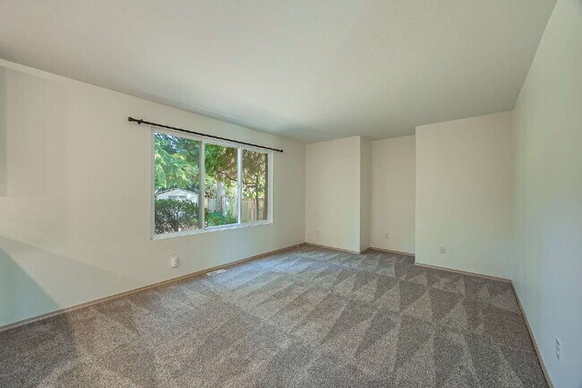 Building Photo - **NO SHOWINGS AT THIS TIME. WE HAVE A PEND...