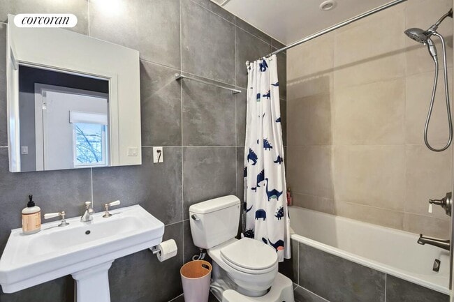 Building Photo - 476 2nd St