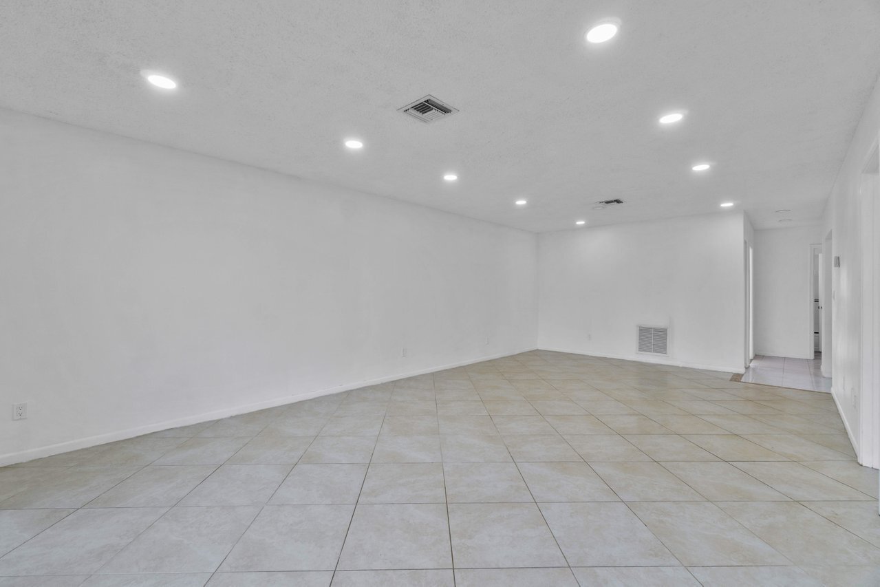 Building Photo - 1620 Granfern Ave