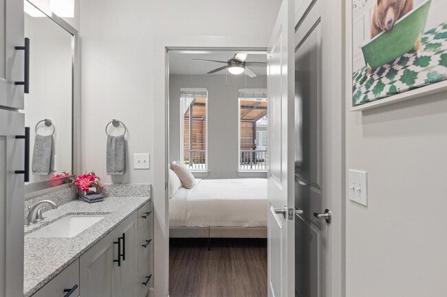 Building Photo - 5820 1/2 Cameron Rd