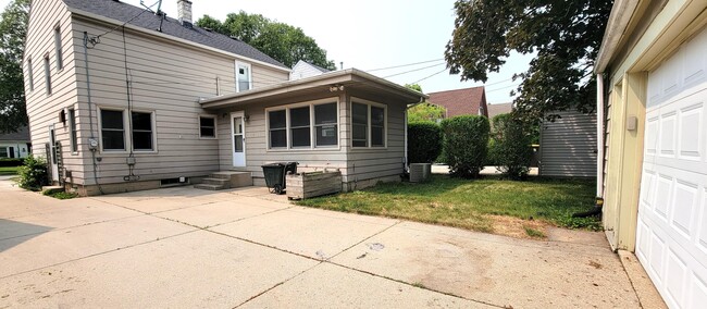 Building Photo - 2626 N 73rd St
