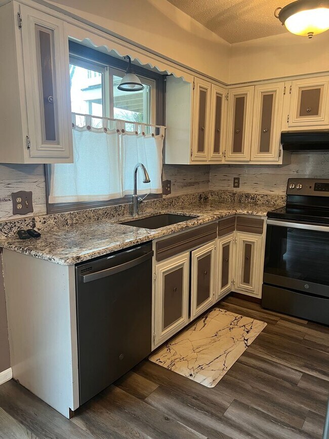 Building Photo - Townhome for Rent