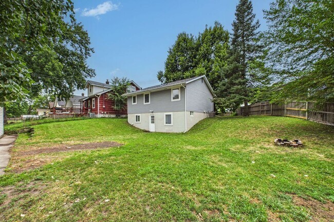 Building Photo - 1509 Concord St S
