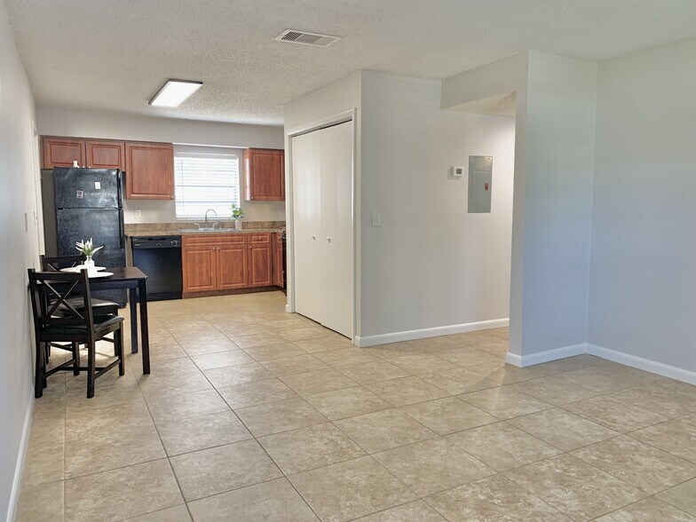 Building Photo - 5107 S Clarice Ct
