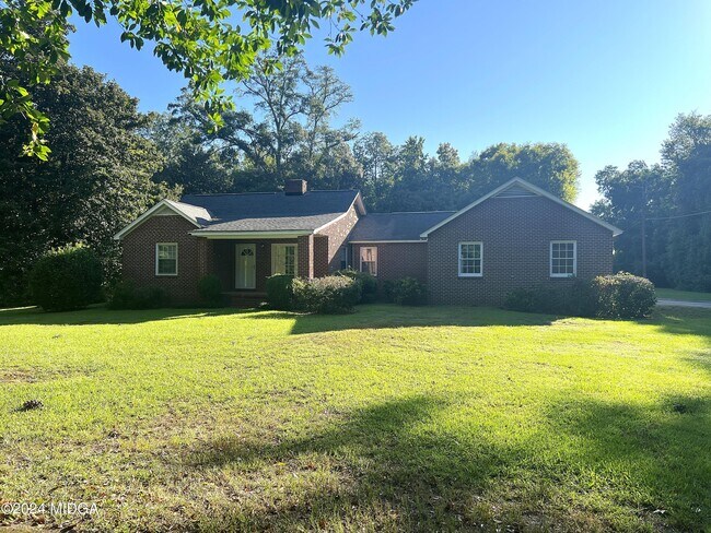 Primary Photo - 110 Bragg St