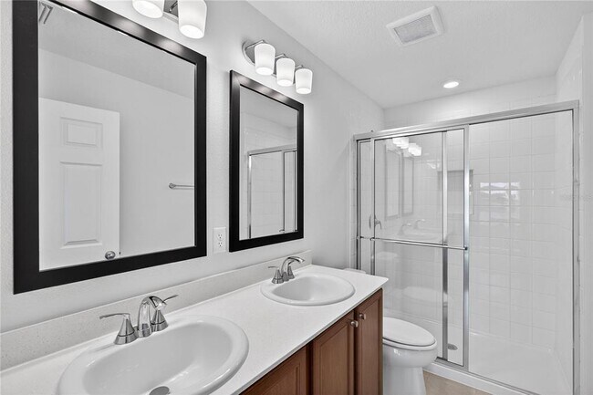 Building Photo - 33 Somerset Ave