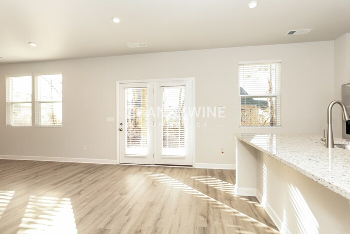 Building Photo - 329 Dearborn Sta Dr