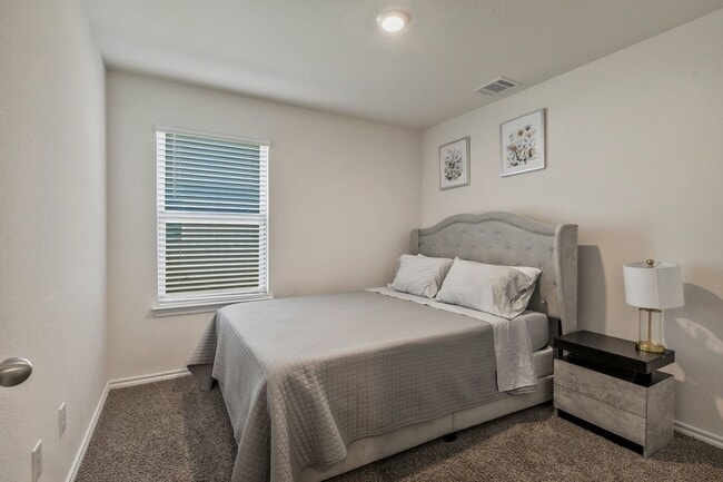 Building Photo - 15121 Ace Dr