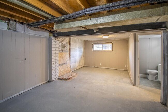 Building Photo - 2826 Bryan Ave