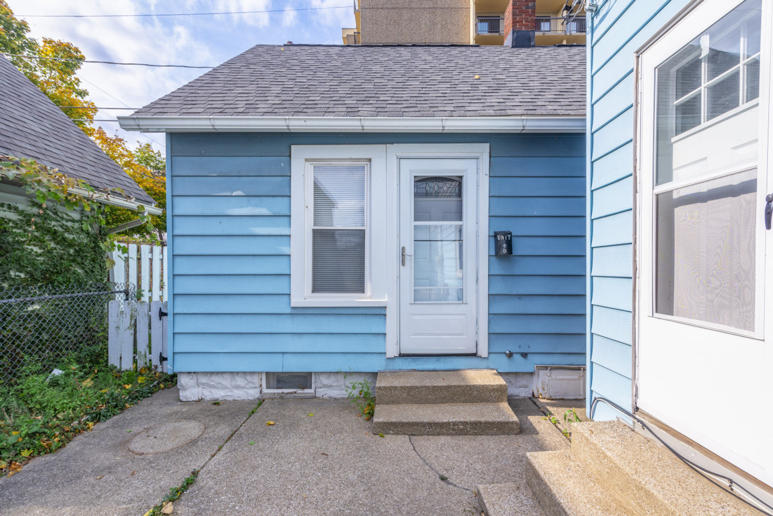 Building Photo - 1326 W 69th St