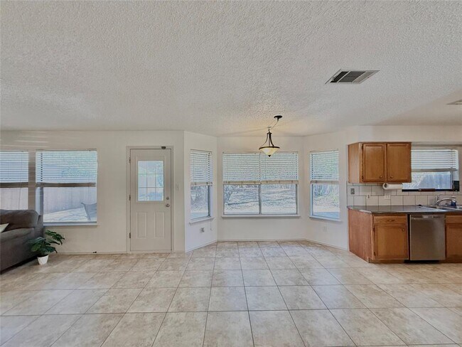 Building Photo - 1407 Deer Ledge Trail