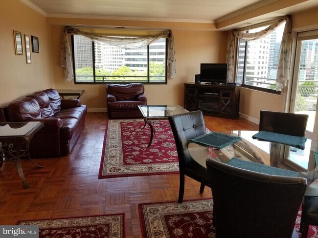 Building Photo - 1111 Arlington Blvd