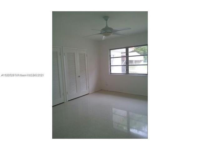 Building Photo - 1100 N Shore Dr