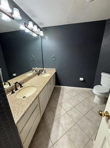 Building Photo - 4640 Wales Dr