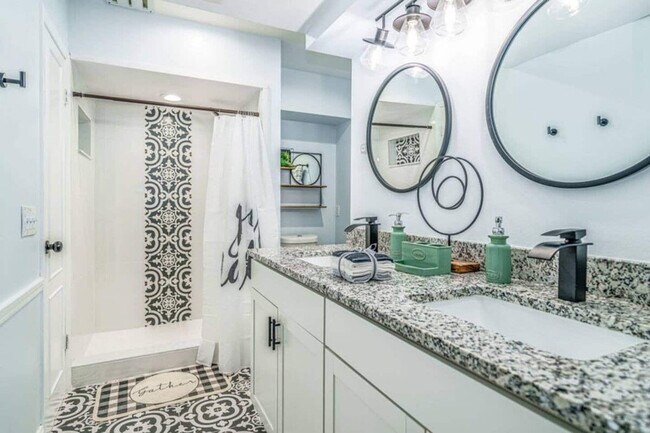 Building Photo - 2908 Stetson St