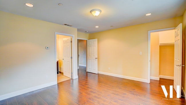 Building Photo - 1227 W 37th Pl