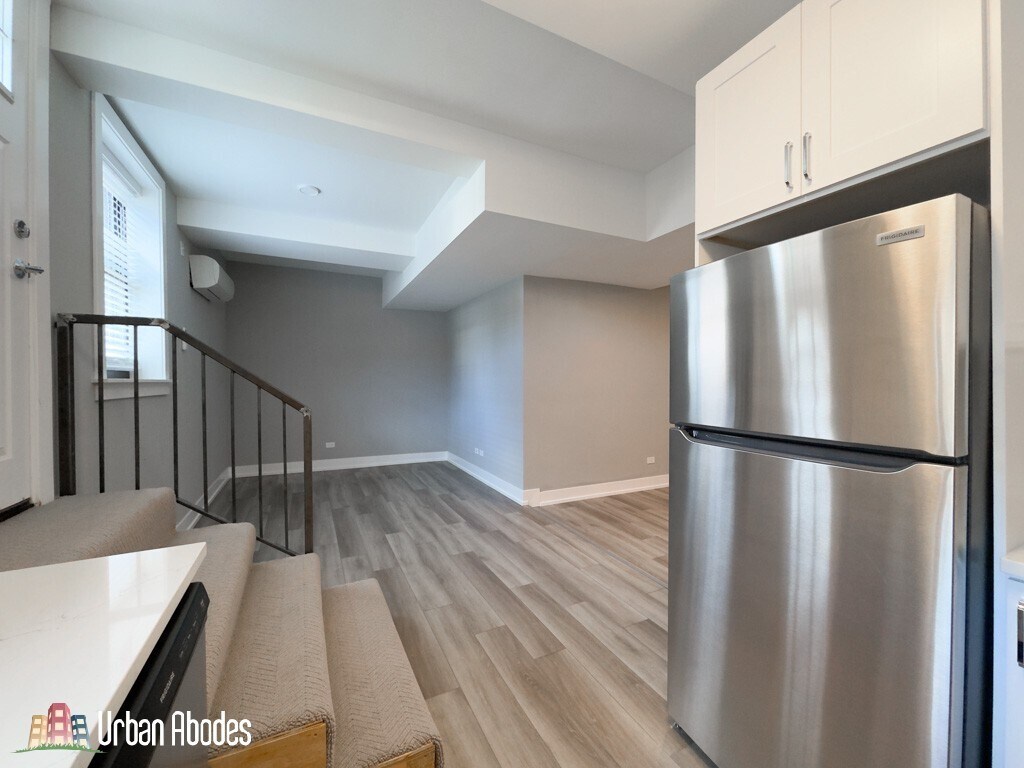 Building Photo - 3941 N Janssen Ave