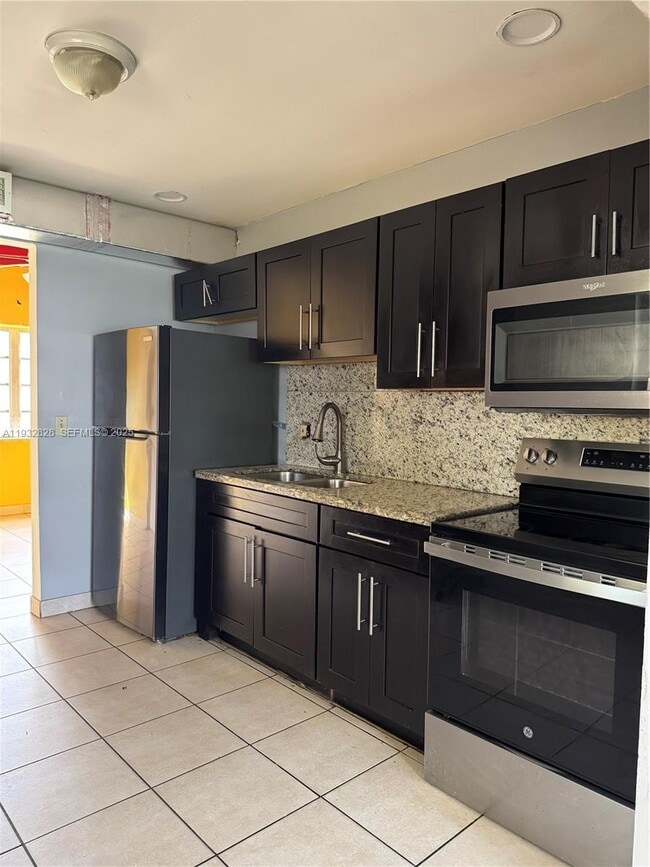 Building Photo - 2620 SW 53rd Ave