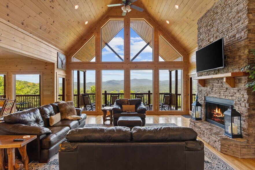 Building Photo - 121 Pontoosuc Dr