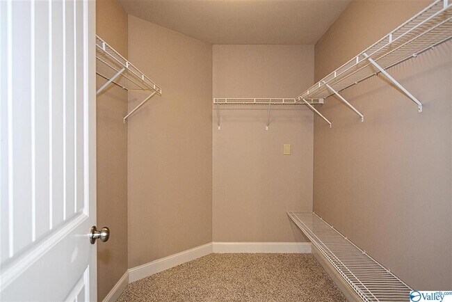 Building Photo - 106 Forest Glade Dr