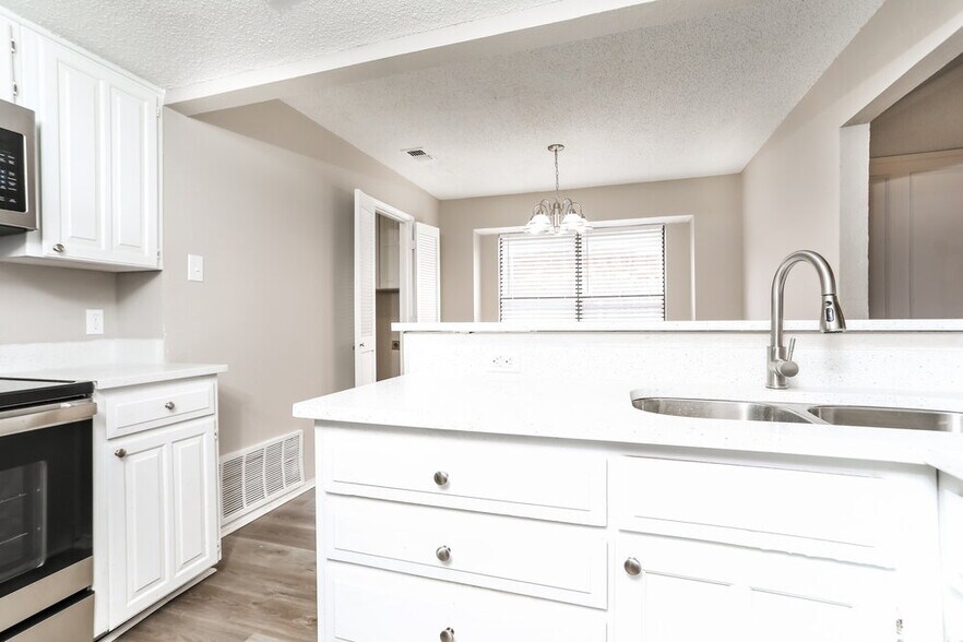 Building Photo - 7456 Cross Ridge Cir