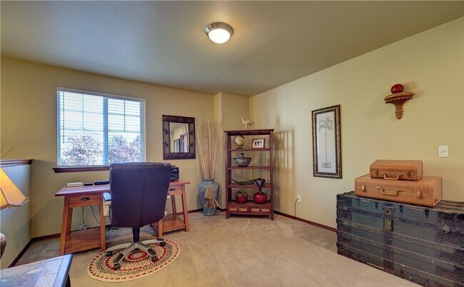 Building Photo - Beautiful 3 bed Home in Country Woods!
