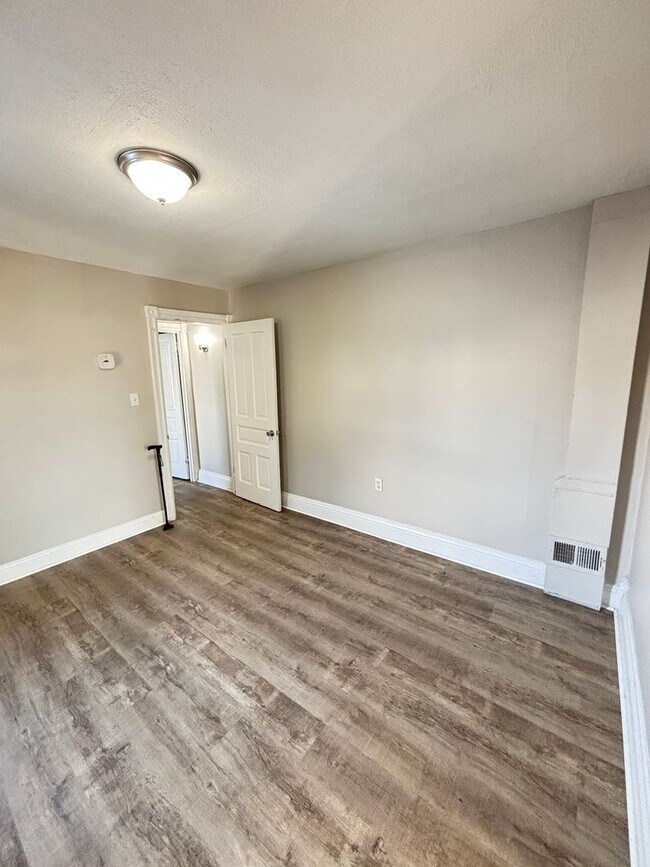 Building Photo - charming semi-detached Allentown home